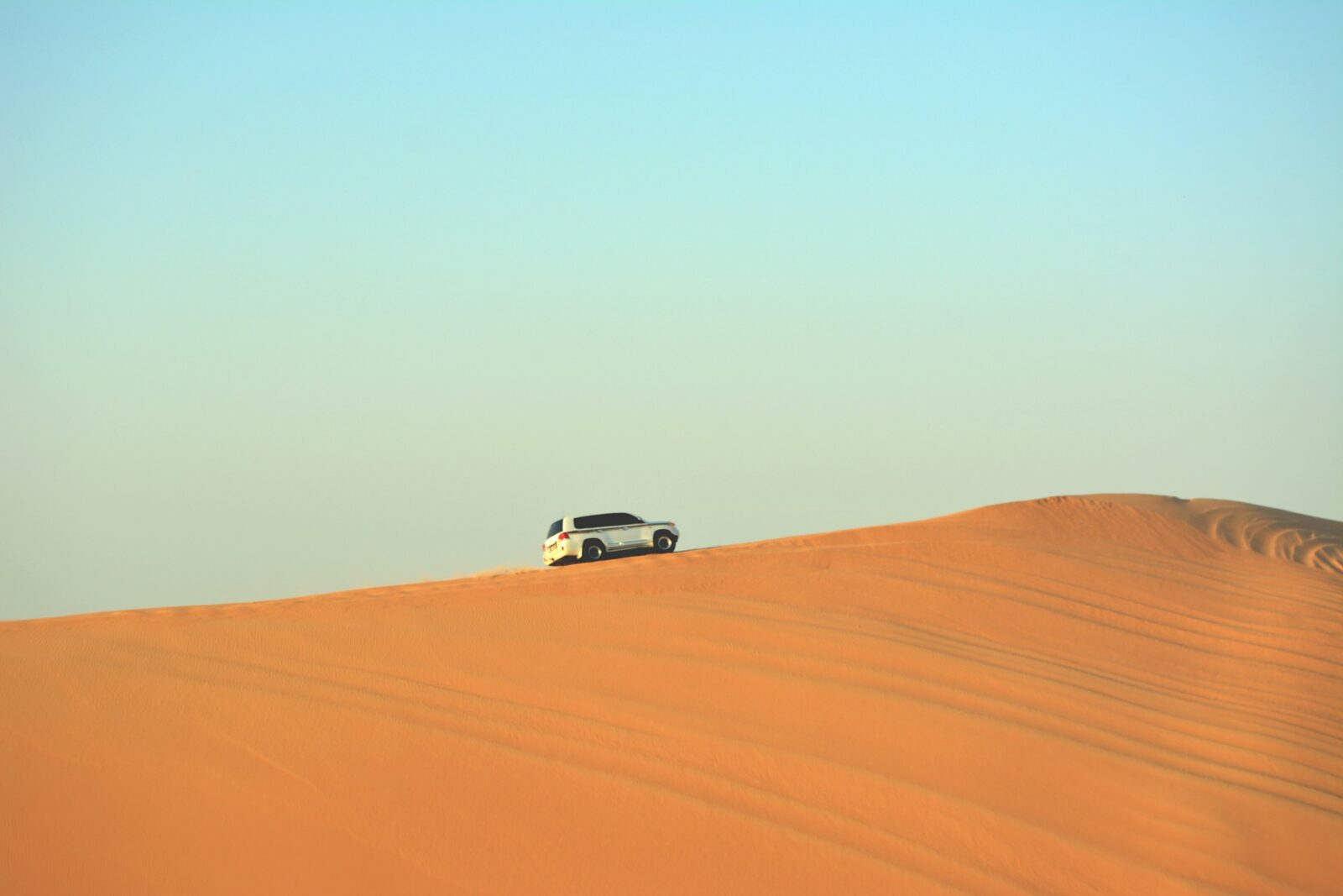 voiture dans le desert