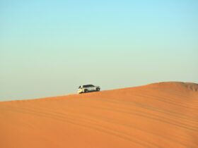 voiture dans le desert