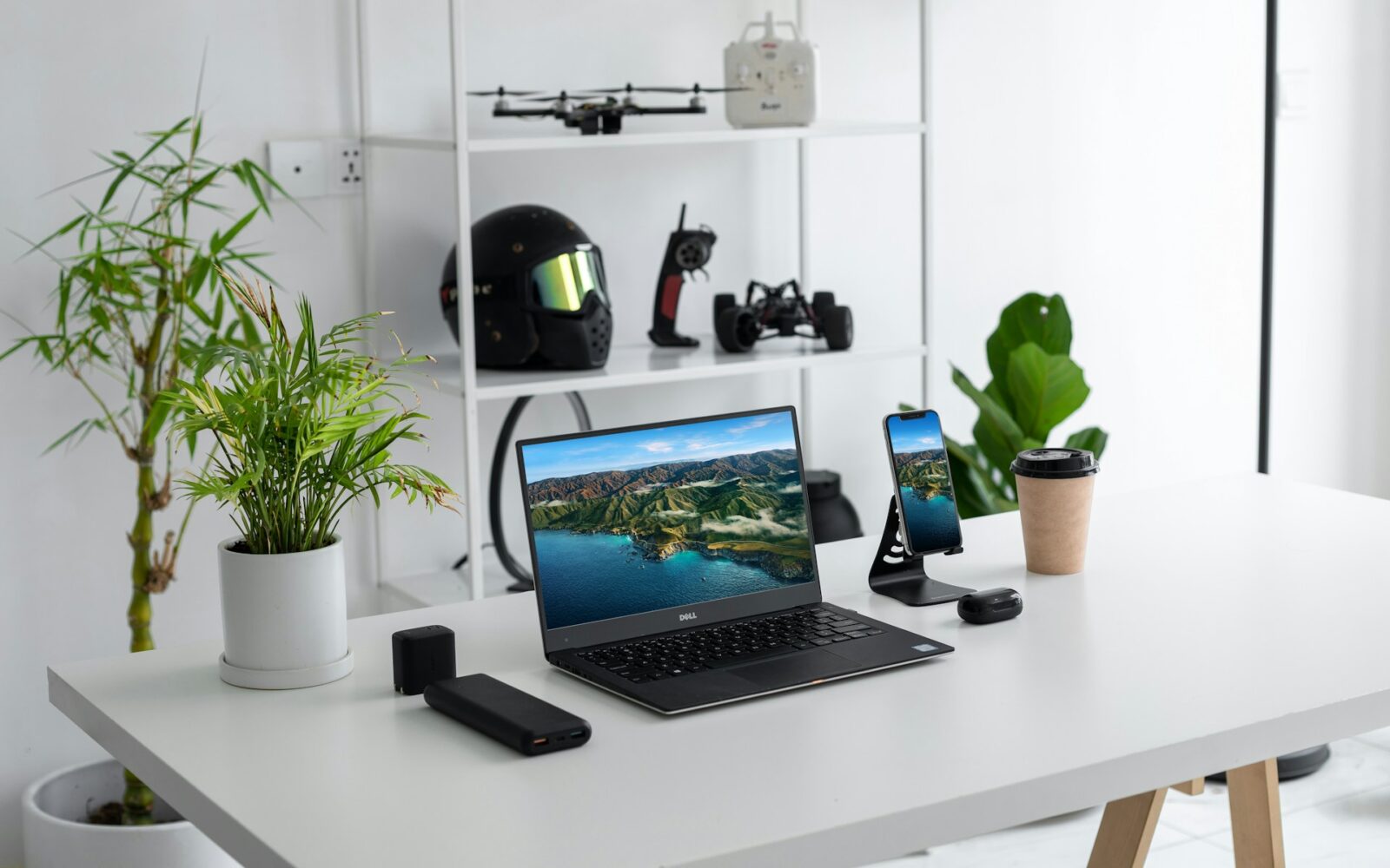 ordinateur portable sur la table